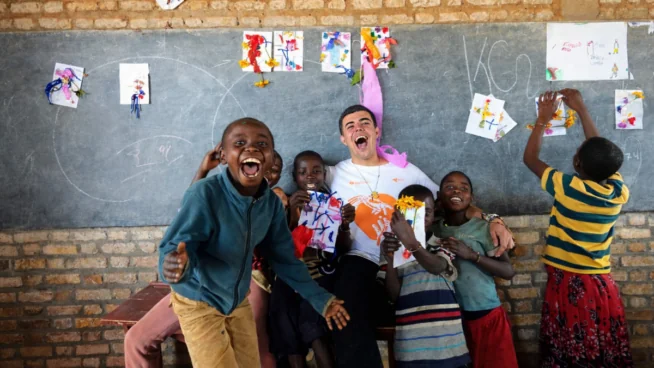 La construcción de una escuela en Burundi, gana los Premios al Voluntariado Universitario