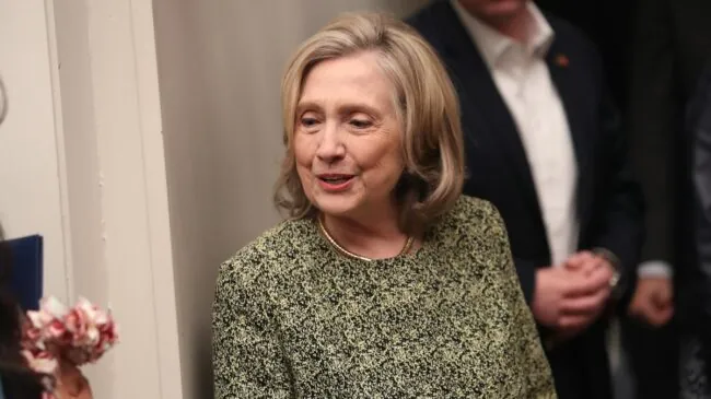 Hillary Clinton afirma haber sido preguntada por ovnis en su comparecencia sobre Epstein