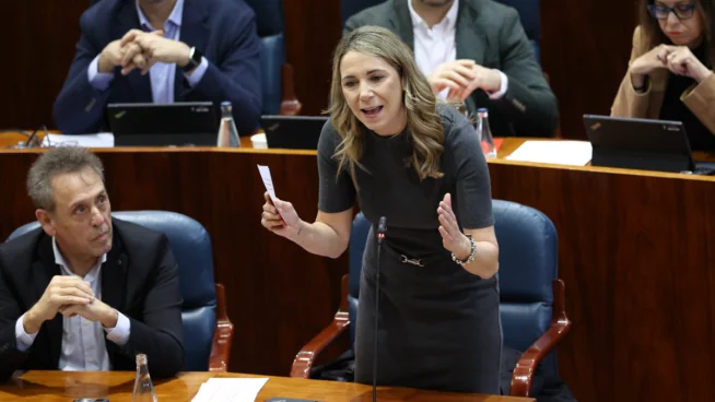 El PSOE reprocha a Ayuso que «niños pijos» abocaran «al abismo» a universidades públicas