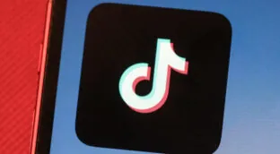 Bruselas acusa a TikTok de violar la ley servicios digitales por su diseño «adictivo»