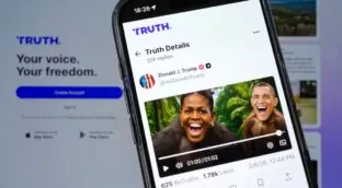 Trump publica un vídeo de Barack y Michelle Obama como una pareja de monos y lo borra