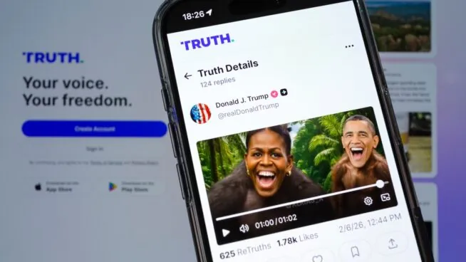 Trump publica un vídeo de Barack y Michelle Obama como una pareja de monos y lo borra