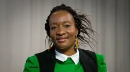 Tras escapar de la guerra en su país, Nicole Ndongala acompaña a quienes buscan refugio