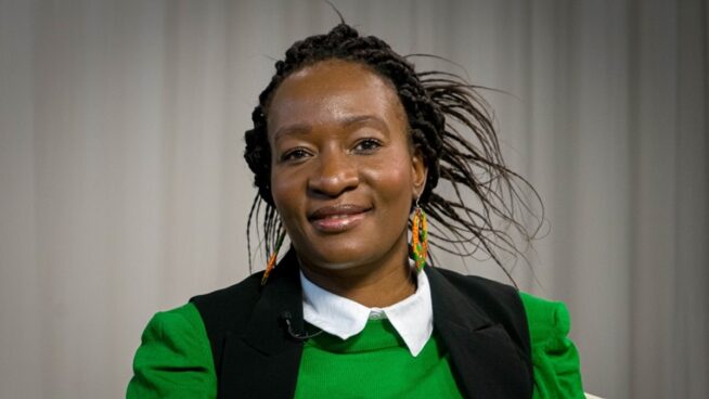 Tras escapar de la guerra en su país, Nicole Ndongala acompaña a quienes buscan refugio