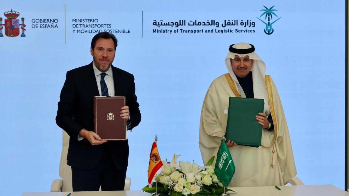 Puente firma la continuidad de Renfe en el ‘AVE a La Meca’ hasta 2038 por 2.800 millones