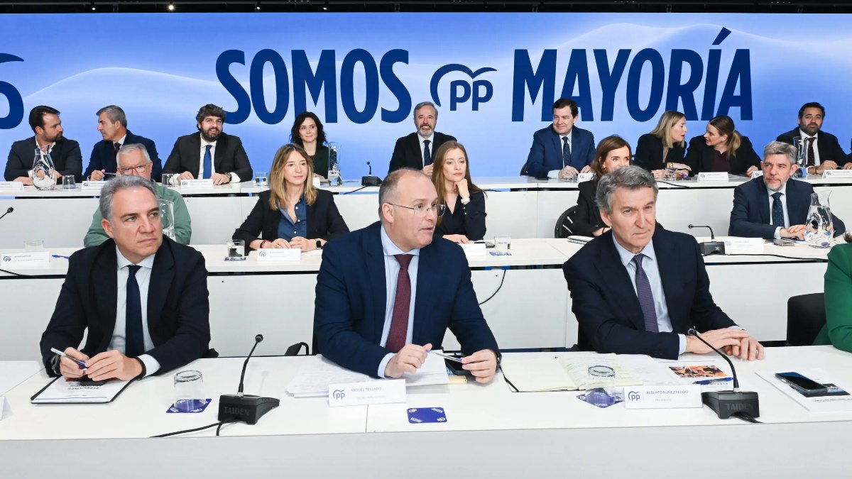 El PP ante la encrucijada de frenar a Vox: «No hay fórmulas mágicas: pactar y que gobiernen»