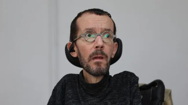 Pablo Echenique se sentará en el banquillo por un tuit de abusos en la Iglesia
