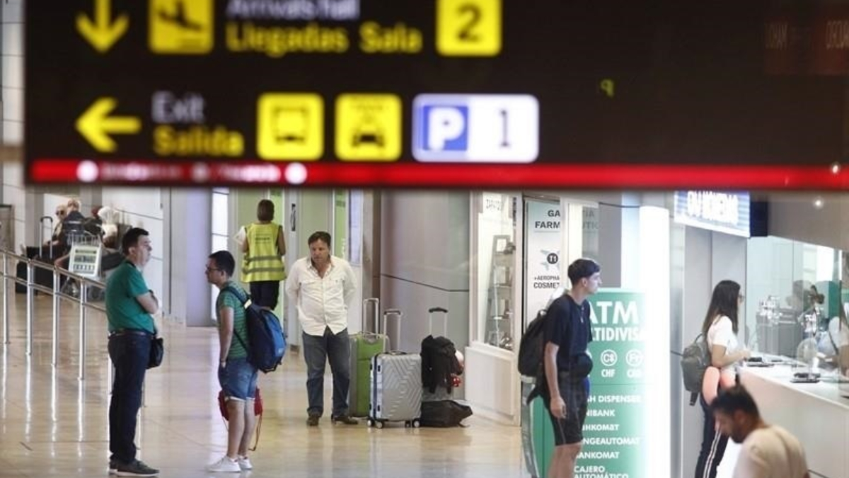 Aena propone invertir 1.800 millones y una subida media anual de tarifas en Canarias