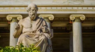 Platón, filósofo, ya lo adelantó a sus 57 años: «El amor actúa como un catalizador creativo. Te vuelve más sensible, más valiente y más expresivo»