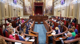 El Parlamento canario rechaza la financiación autonómica y la condonación de deuda