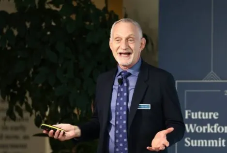 Robert Waldinger, psiquiatra, da la clave para una vida feliz: «Se necesitan personas que van a estar ahí»