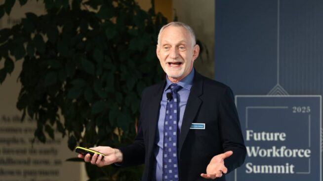 Robert Waldinger, psiquiatra, da la clave para una vida feliz: «Se necesitan personas que van a estar ahí»