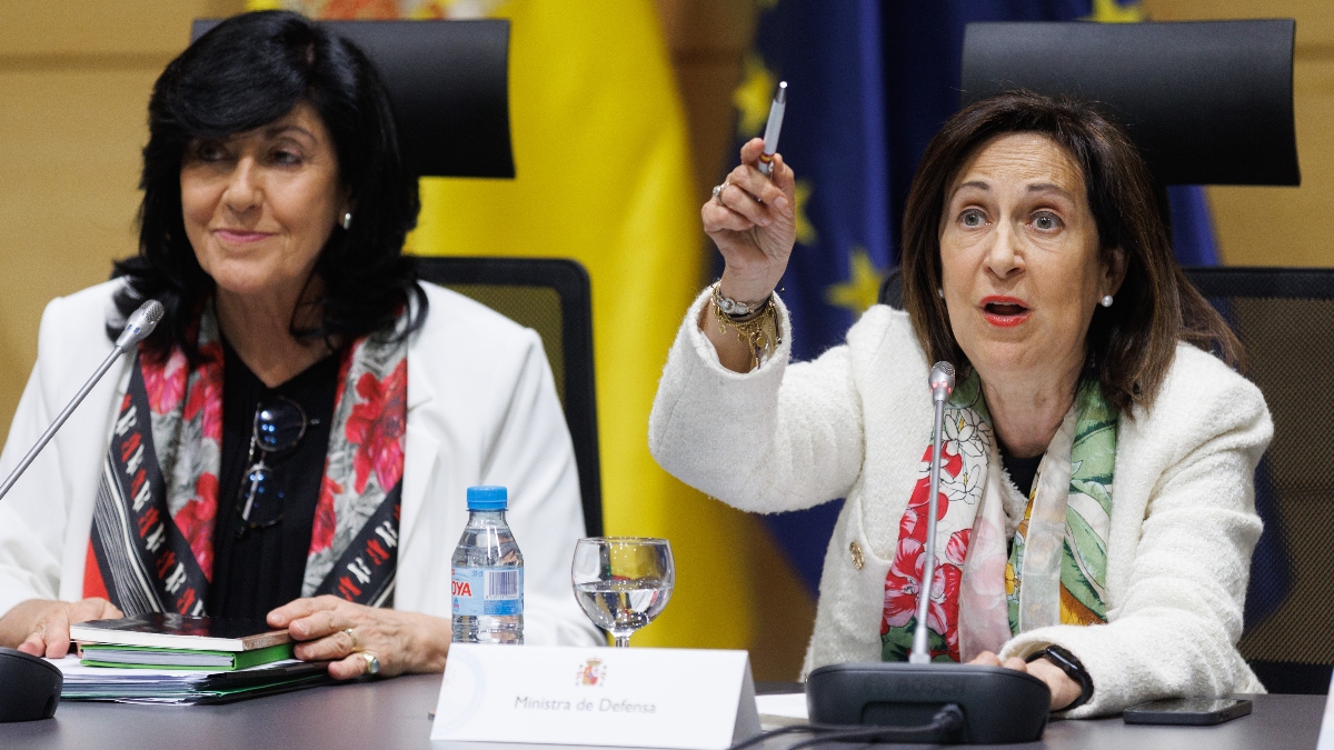 Robles blinda en secreto a dos altos cargos del CNI ante un posible adelanto electoral