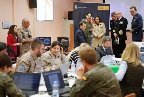 Las empresas fichan al 20% de los militares que Defensa forma durante años en ciberespionaje