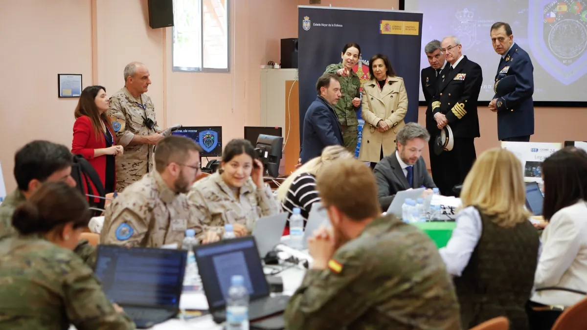 Las empresas fichan al 20% de los militares que Defensa forma durante años en ciberespionaje