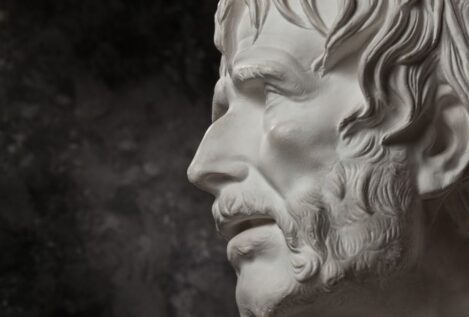 Séneca, filósofo, ya avisó a sus 68 años del punto de partida hacia la felicidad: «Nadie es feliz si no cree serlo»