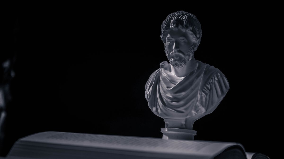 Séneca, filósofo, ya lo aconsejó a sus 65 años: «La verdadera felicidad es disfrutar el presente sin dependencia ansiosa del futuro»