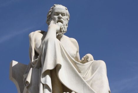 Sócrates, filósofo, ya lo adelantó a sus 70 años: «Si consigues una buena pareja, serás feliz»