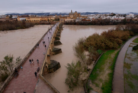 El Guadalquivir duplica su umbral en dos días y supera los cinco metros en Córdoba