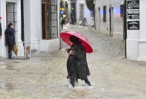 Grazalema (Cádiz) recobra la vida tras estar sus vecinos 11 días desalojados