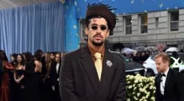 Terremoto Bad Bunny en la Super Bowl 2026 de la mano de Zara: su look reivindicativo con un mensaje oculto