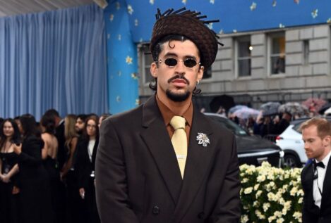 Terremoto Bad Bunny en la Super Bowl 2026 de la mano de Zara: su look reivindicativo con un mensaje oculto