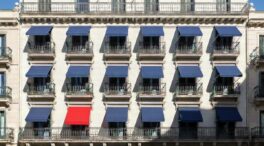 La Ley de Propiedad Horizontal es clara: prohibido poner el toldo o las persianas de otro color sin el «sí» de la comunidad