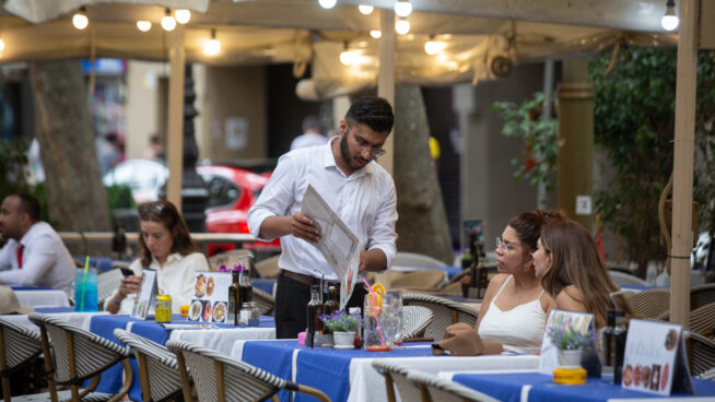 El sector servicios elevó sus ventas un 4,8% en 2025, su mayor alza desde 2022