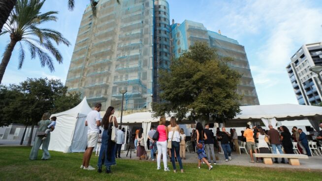 Valencia recuerda en un acto a las víctimas del incendio de Campanar y reivindica la unión