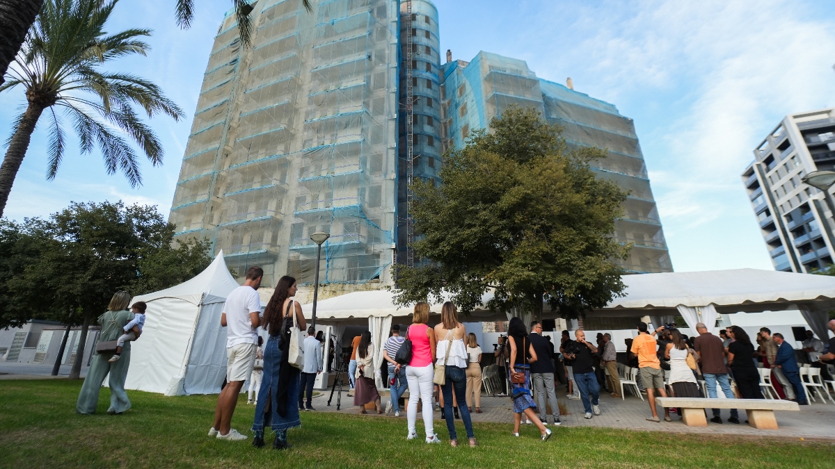Valencia recuerda en un acto a las víctimas del incendio de Campanar y reivindica la unión