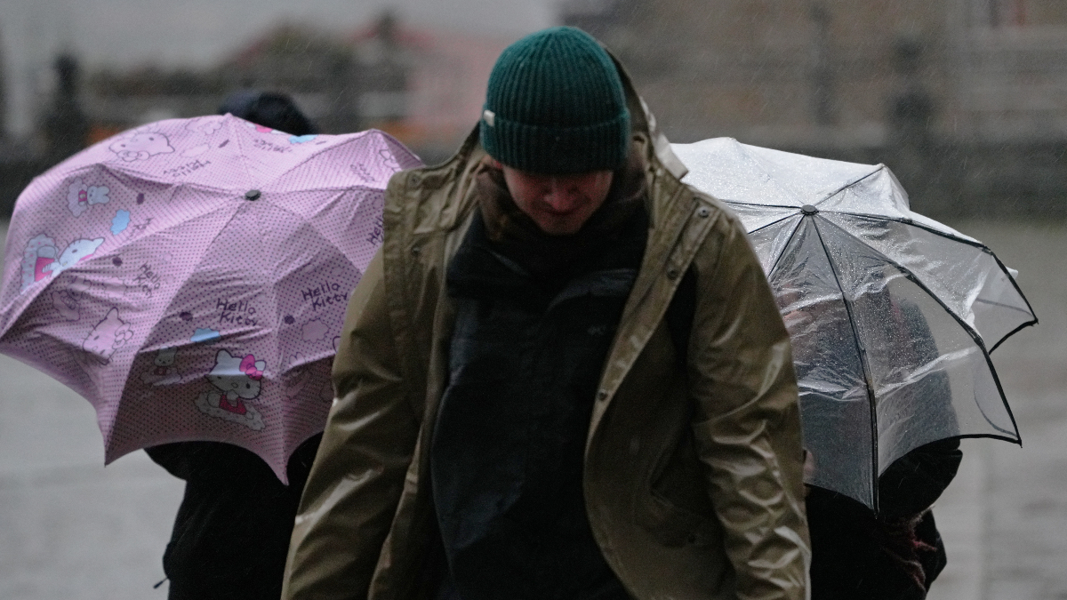 Lluvia, nieve, viento y olas ponen 25 provincias en aviso, con Málaga y Cádiz en nivel rojo