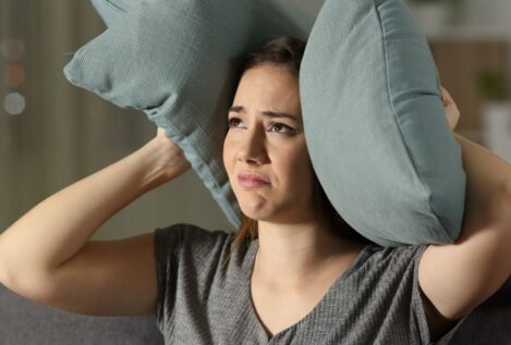 La Ley de Propiedad Horizontal confirma el adiós al vecino ruidoso: un juez puede echarle de su propia casa hasta tres años