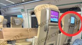 Renfe tapa las ventanas rotas de los trenes con cartones