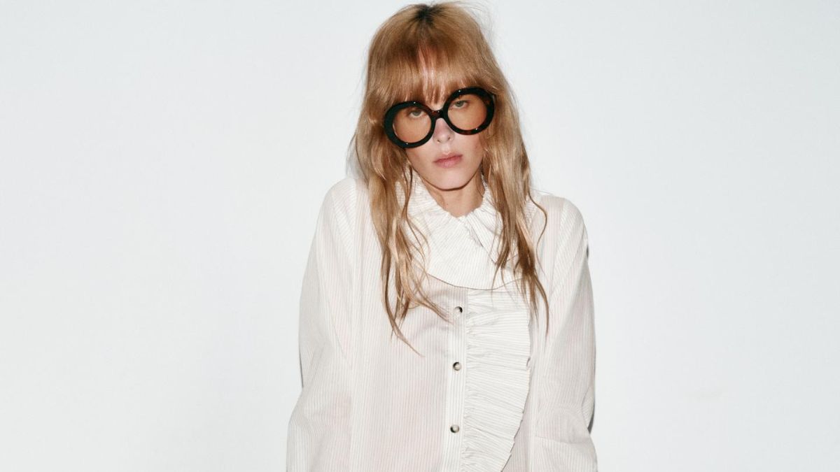 Di adiós al jersey fino: acaban de llegar a Zara las nuevas blusas que usarás toda la primavera en la oficina o en tus cenas con amigas