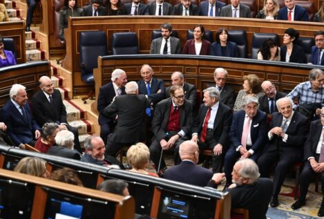 Felipe González y Aznar respaldan al Rey, con la ausencia nacionalista y la reaparición de Vox