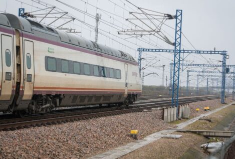 ADIF contrata por 8,2 millones la inspección de los pantógrafos en las vías de alta velocidad