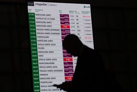 ADIF acuerda aumentar en 25 minutos el trayecto Madrid-Barcelona hasta diciembre