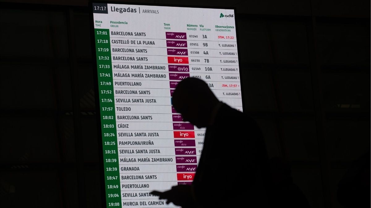 ADIF acuerda aumentar en 25 minutos el trayecto Madrid-Barcelona hasta diciembre