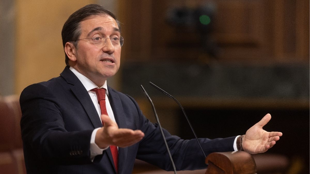 Albares aplaude la defensa de «la dignidad de todo ser humano» de Bad Bunny en los Grammy