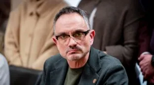 El alcalde de Móstoles dice ser víctima de una «campaña de desprestigio» y de un «chantaje»