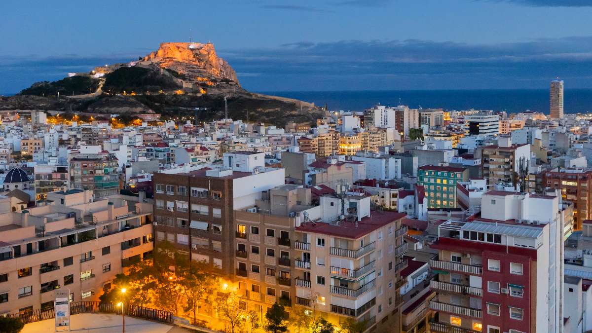 Alicante lidera la compra de viviendas por extranjeros: ya representan el 43% del total 