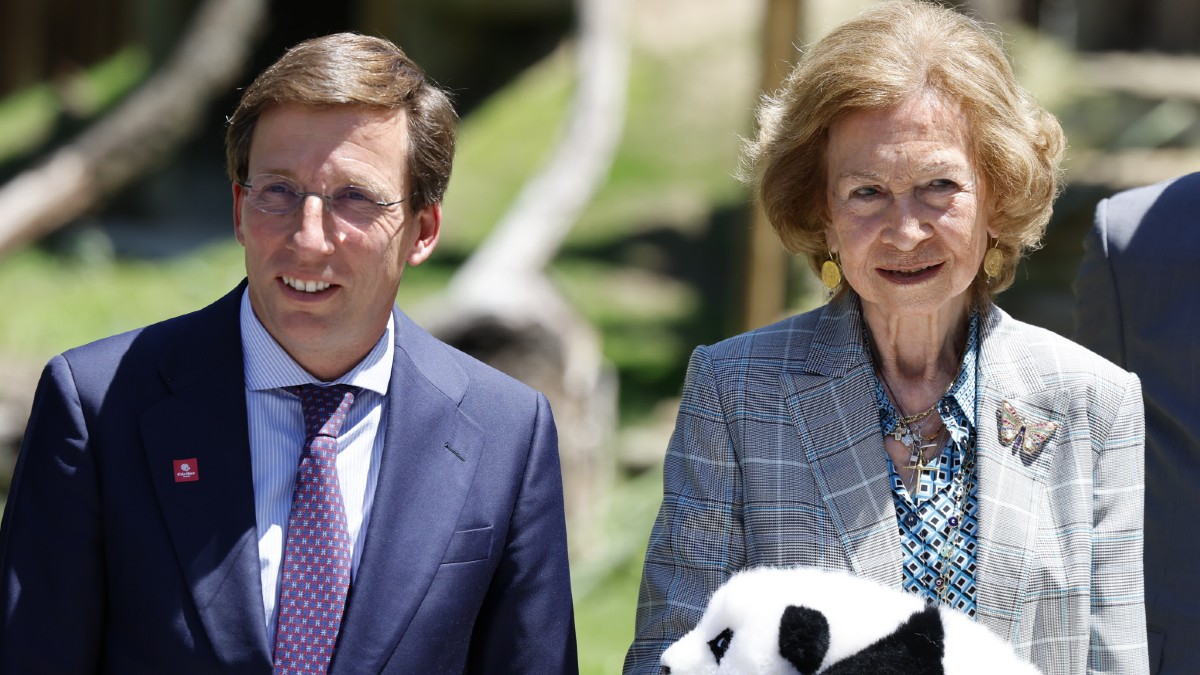 La visita ‘secreta’ de la reina Sofía y sus hijas a la casa de Almeida, en Chamberí: qué es lo que les une