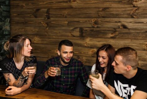 Black Sabbath, tu mano, mi culo y el bar