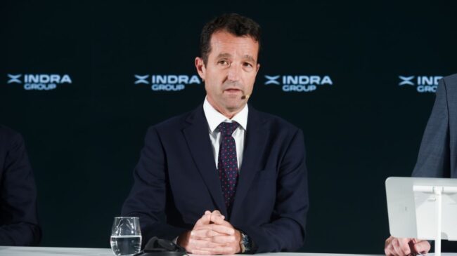 Indra convoca al consejo de urgencia con el futuro de Escribano pendiente de un hilo