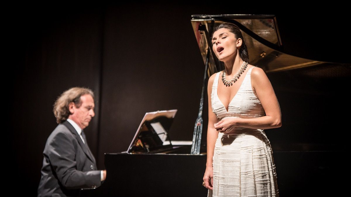 Angelica de la Riva canta De RIO a La HABANA en el Círculo de Bellas Artes