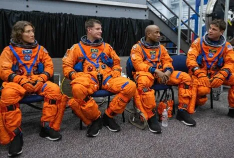 Los astronautas que vayan a la Luna podrán llevar sus móviles... pero hay condiciones