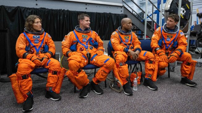 Los astronautas que vayan a la Luna podrán llevar sus móviles... pero hay condiciones