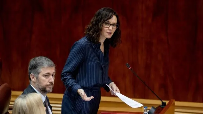 Ayuso critica la salida de etarras de la cárcel: «Hay intercambio de presos por votos»