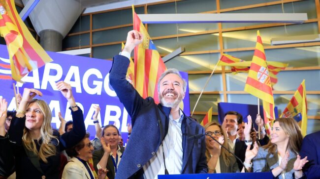 El PP pierde dos escaños y tendrá que negociar con un Vox crecido para gobernar en Aragón