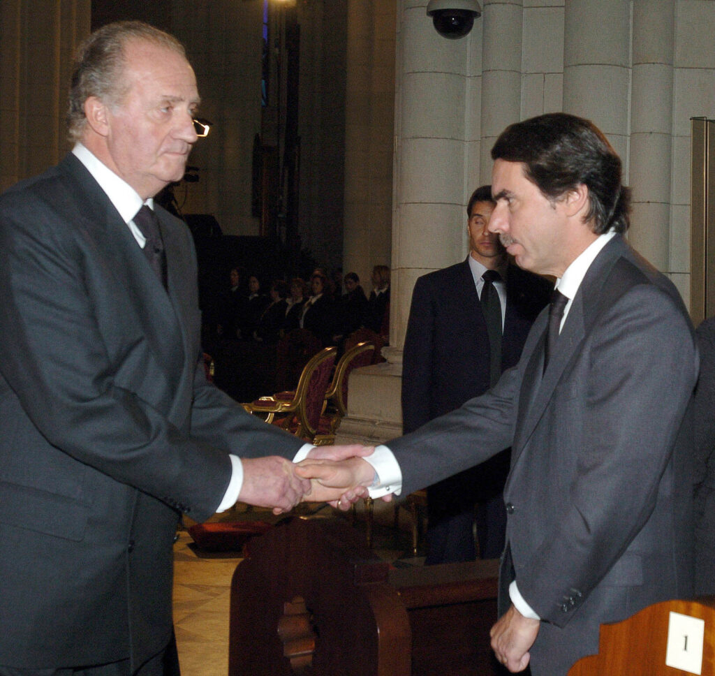 El rey Juan Carlos y José María Aznar en 2004